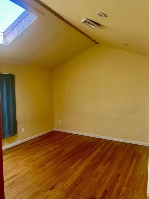 Bedroom - 69 Keddy St, Springfield, MA 01109 photo 2 of 3