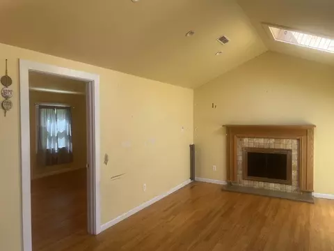 Living - 69 Keddy St, Springfield, MA 01109 photo 2 of 3