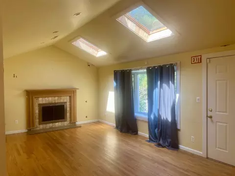 Living - 69 Keddy St, Springfield, MA 01109 photo 1 of 3