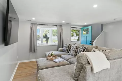 21 Petipas Ln #B, Randolph, MA 02368