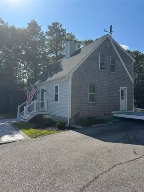 8 Cabot Cir, Plymouth, MA 02360