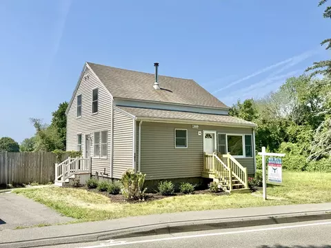 101 Quincy St, Holbrook, MA 02343