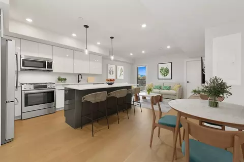 321 W Broadway #6, Boston, MA 02127