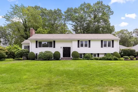 9 Pilgrim Dr, Winchester, MA 01890