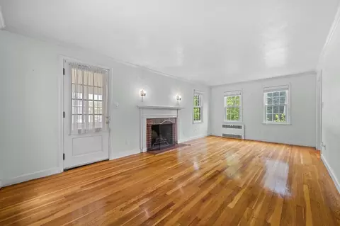 Living - 10 Trinity Ave, Worcester, MA 01605 photo 1 of 3