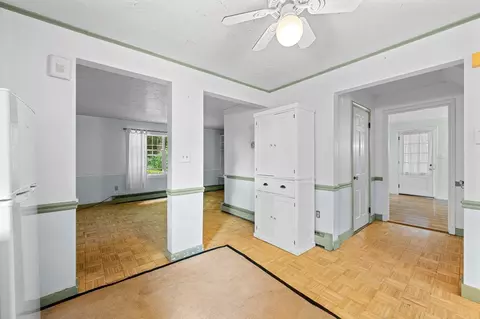 Entry Way - 10 Trinity Ave, Worcester, MA 01605 photo 3 of 3