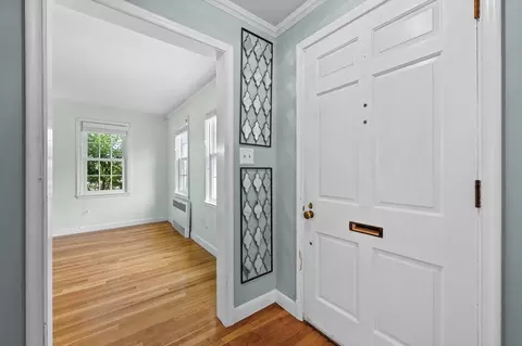 Entry Way - 10 Trinity Ave, Worcester, MA 01605 photo 2 of 3