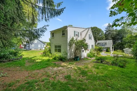Exterior - 10 Trinity Ave, Worcester, MA 01605 photo 4 of 6