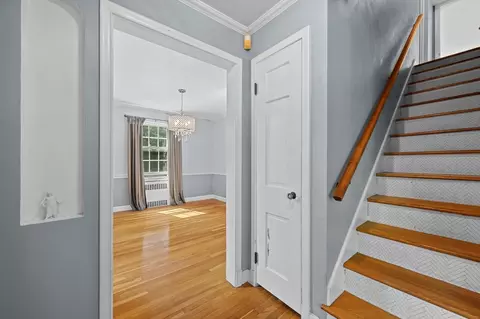 Entry Way - 10 Trinity Ave, Worcester, MA 01605 photo 1 of 3