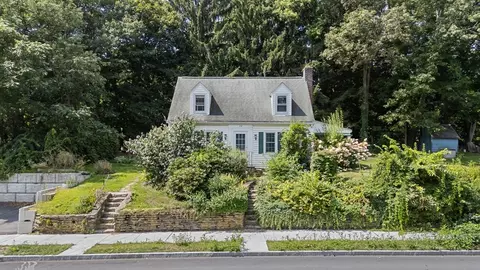 10 Trinity Ave, Worcester, MA 01605