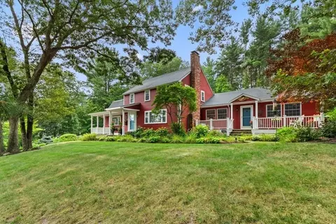 2 Willis Ln, Lynnfield, MA 01940