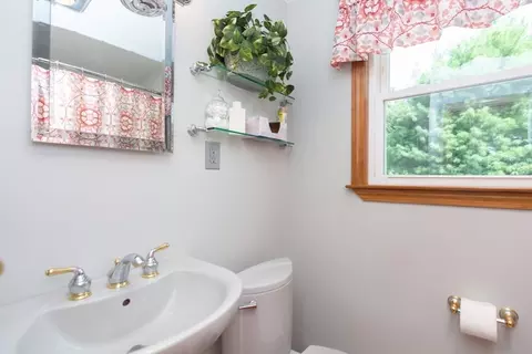 Bath - 3 Jay Dr, Framingham, MA 01701 photo 2 of 3