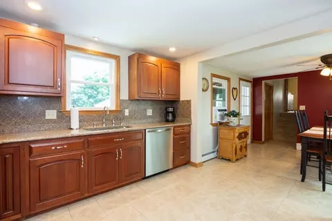 Kitchen - 3 Jay Dr, Framingham, MA 01701 photo 2 of 3