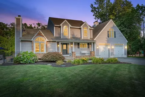 2 Lawtons Ln, Westport, MA 02790