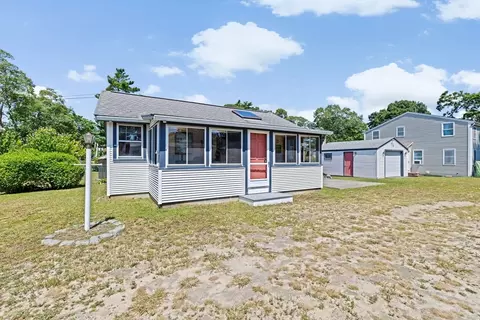 Exterior - 2 Edward St, Wareham, MA 02571 photo 1 of 3