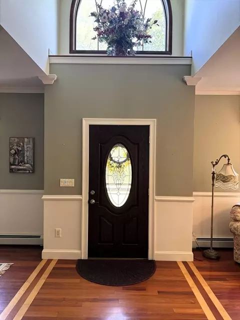 Entry Way - 165 Blackstone St, Mendon, MA 01756 photo 2 of 6