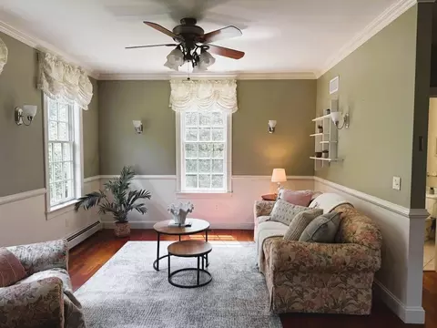Living - 165 Blackstone St, Mendon, MA 01756 photo 2 of 5