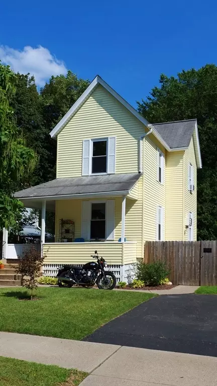 328 Linden St, Holyoke, MA 01040