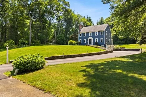 20 Acorn Ln, Pembroke, MA 02359
