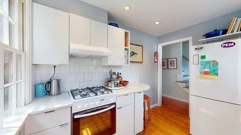 989 Chestnut St #8, Newton, MA 02464