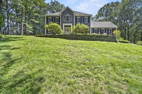 3 Lantern Ln, Georgetown, MA 01833