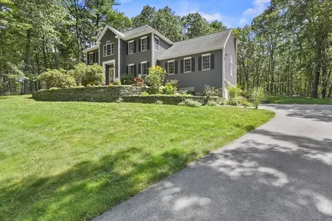 3 Lantern Ln, Georgetown, MA 01833 photo 2