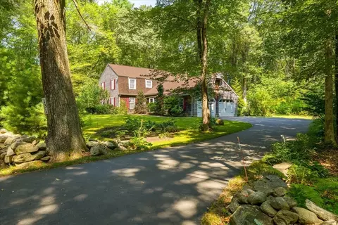 131 Kelly Rd, Northbridge, MA 01534