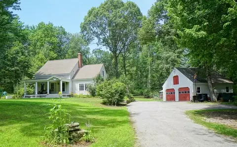 8 Earle Dr, Lee, NH 03861