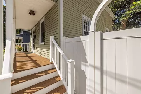 Exterior - 4 Webster Ct, Stoneham, MA 02180 photo 4 of 5