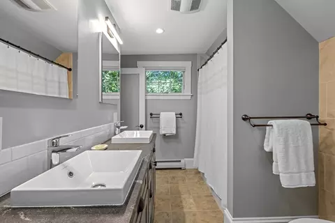 Bath - 4 Webster Ct, Stoneham, MA 02180 photo 2 of 4