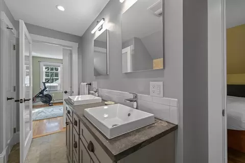 Bath - 4 Webster Ct, Stoneham, MA 02180 photo 3 of 4