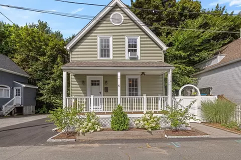4 Webster Ct, Stoneham, MA 02180