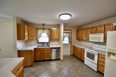 375 Thompson Rd, Webster, MA 01570 photo 3