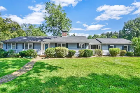 11 Sycamore Knls, South Hadley, MA 01075