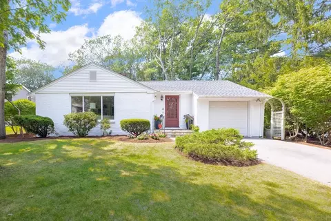 26 Kimlo Rd, Wellesley, MA 02481