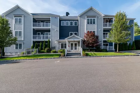 181 S Franklin St #207, Holbrook, MA 02343