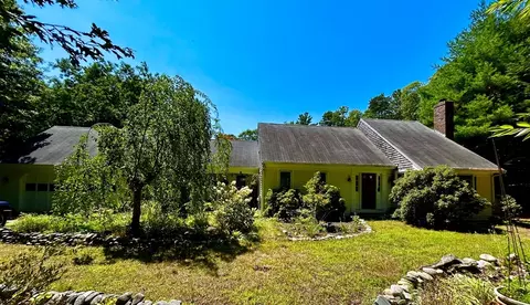 3 Mulberry Cir, Sandwich, MA 02537
