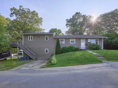 6 Pitcairn Ave, Leicester, MA 01524