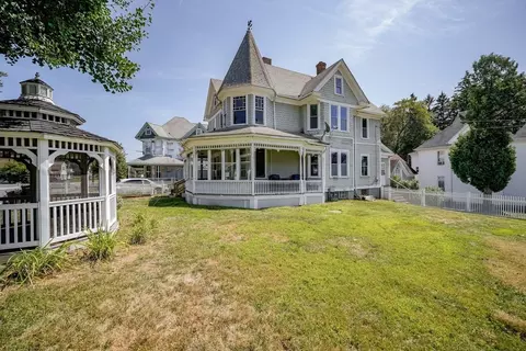 1114 Hampden St, Holyoke, MA 01040