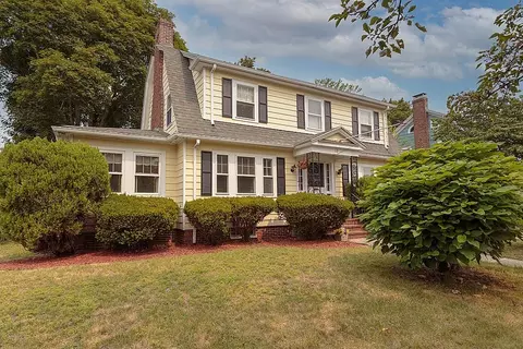 52 Oak Ridge Rd, Medford, MA 02155