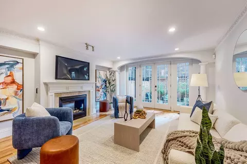 44 Dartmouth St # 1, Boston, MA 02116