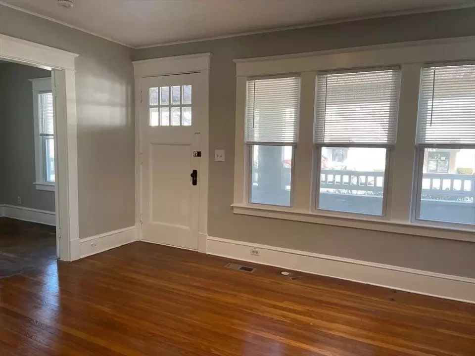 Living - 910-912 Belmont Ave, Springfield, MA 01108 photo 5 of 7
