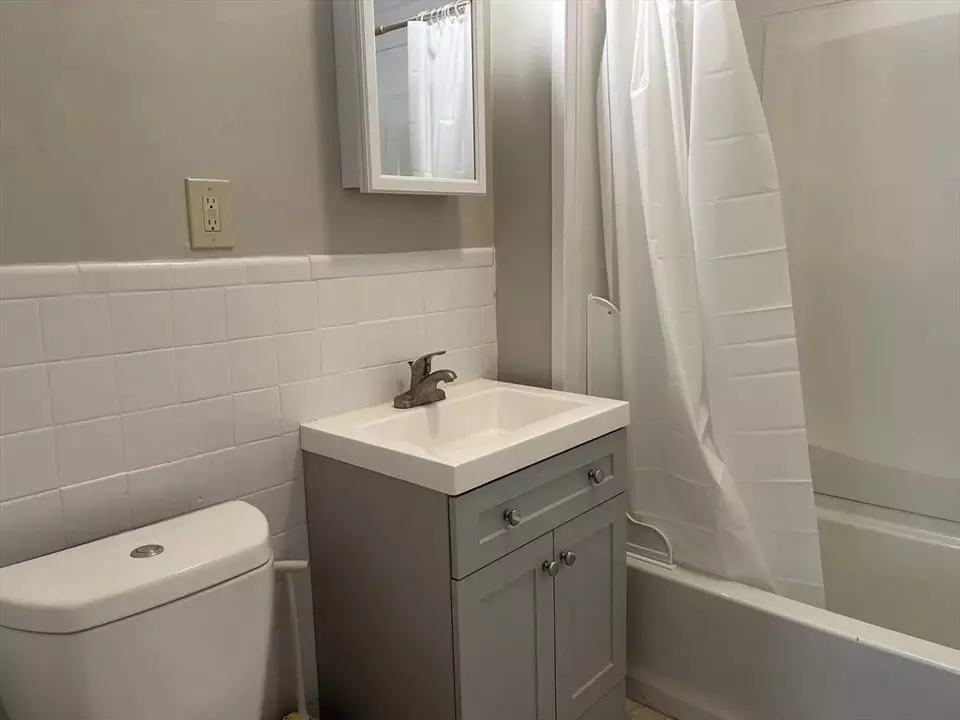 Bath - 910-912 Belmont Ave, Springfield, MA 01108 photo 1 of 1