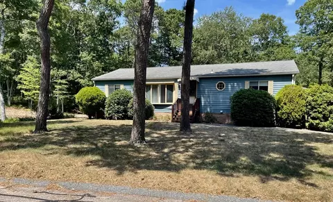 2 Jesse Brook Rd, Plymouth, MA 02360
