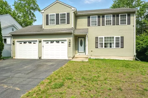 27 Wachusett St, Springfield, MA 01118