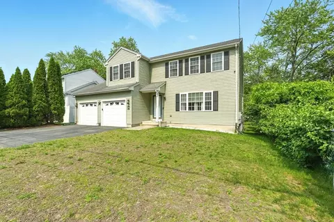 27 Wachusett St, Springfield, MA 01118 photo 3