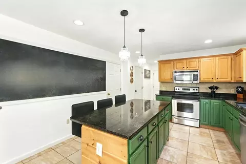 27 Wachusett St, Springfield, MA 01118 photo 14