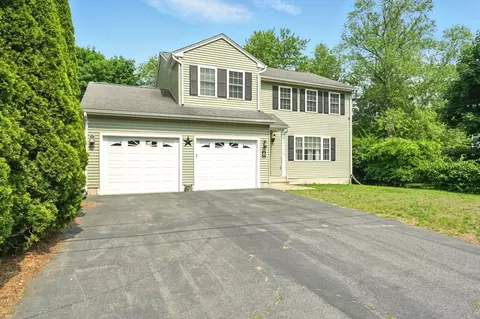 27 Wachusett St, Springfield, MA 01118 photo 4