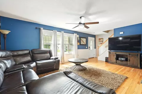 27 Wachusett St, Springfield, MA 01118 photo 9