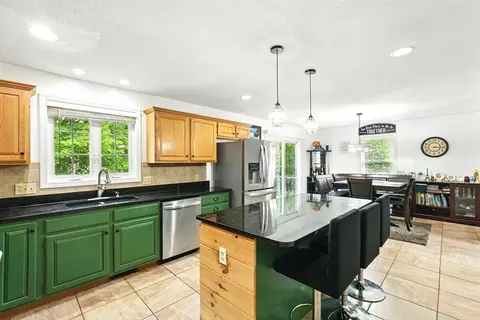 27 Wachusett St, Springfield, MA 01118 photo 15